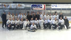 Gemischtes Teamfoto der Kooperation der Damen-Eishockey-Clubs DEC Salzburg Eagles und DHC IceCats Linz.